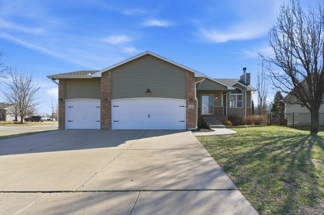 1931 N Beretta Ct, Andover, KS 67002