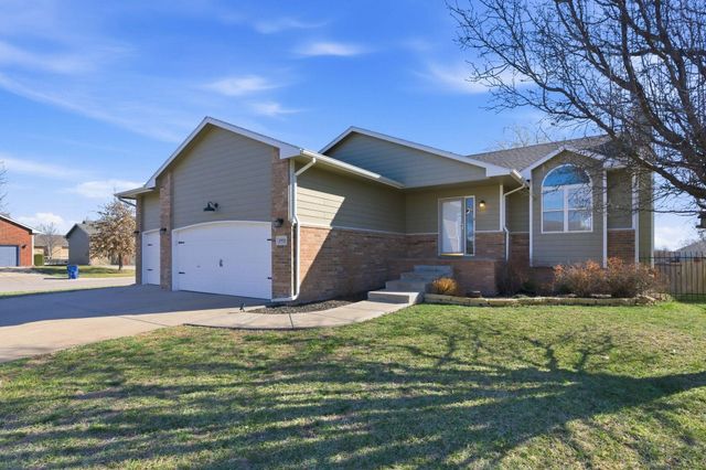 1931 N Beretta Ct, Andover, KS 67002