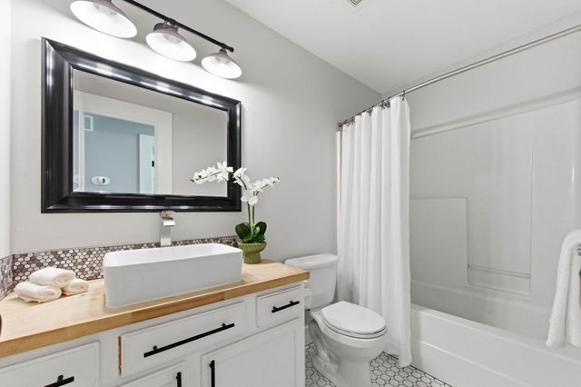 1931 N Beretta Ct, Andover, KS 67002