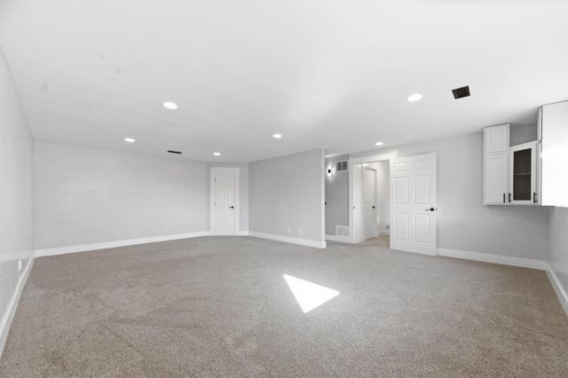 1931 N Beretta Ct, Andover, KS 67002