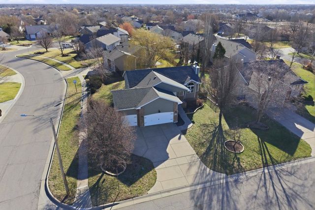 1931 N Beretta Ct, Andover, KS 67002