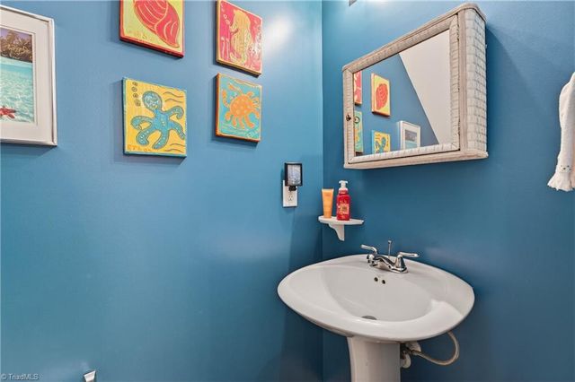 833 Federal Hall Lane, Kernersville, NC 27284