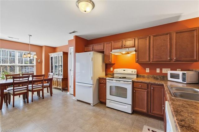 833 Federal Hall Lane, Kernersville, NC 27284