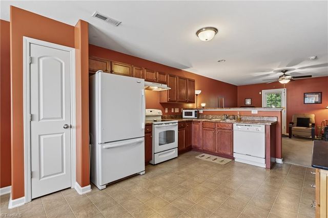 833 Federal Hall Lane, Kernersville, NC 27284