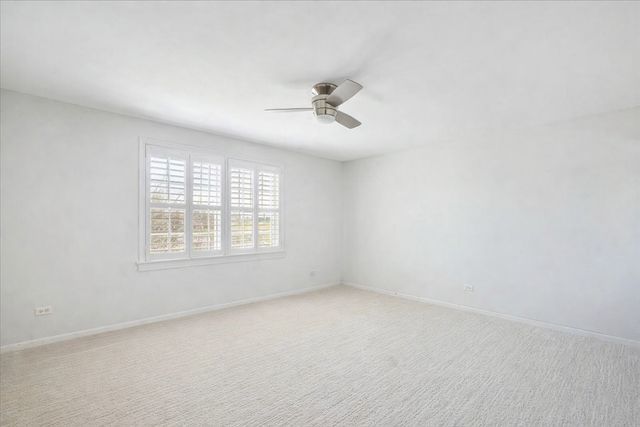 36 Tournament Drive S, Hawthorn Woods, IL 60047