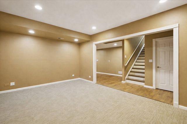 36 Tournament Drive S, Hawthorn Woods, IL 60047