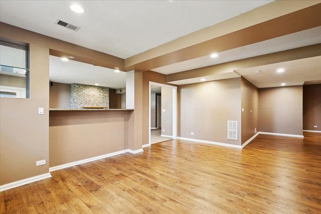 36 Tournament Drive S, Hawthorn Woods, IL 60047