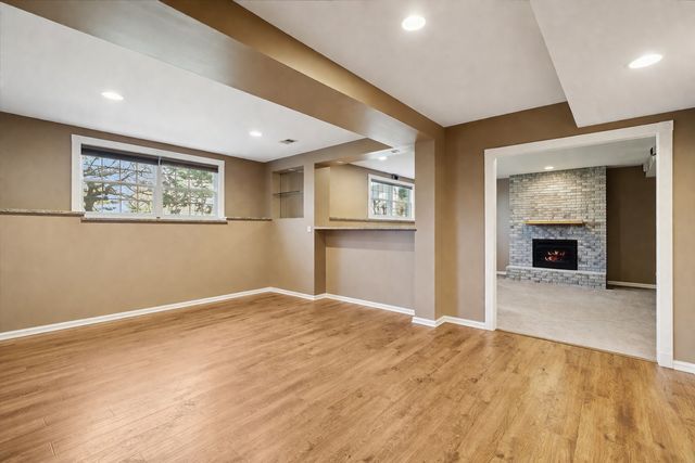 36 Tournament Drive S, Hawthorn Woods, IL 60047