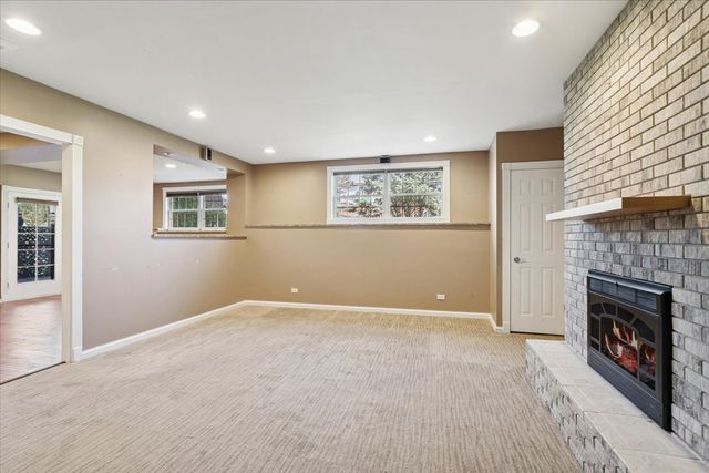 36 Tournament Drive S, Hawthorn Woods, IL 60047