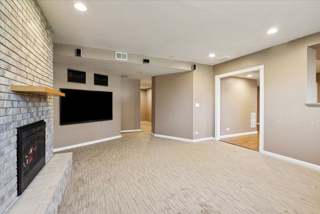 36 Tournament Drive S, Hawthorn Woods, IL 60047