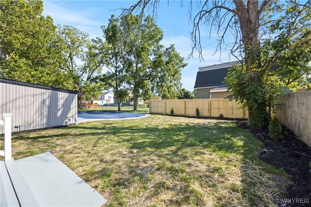 1415 100th Street, Niagara Falls, NY 14304