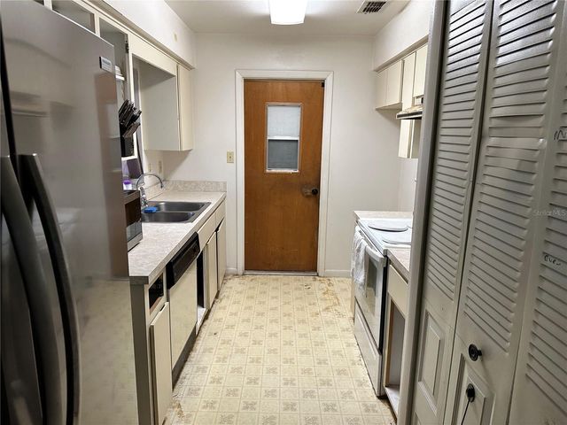 303 CRICKET HOLLOW LANE, Eustis, FL 32726