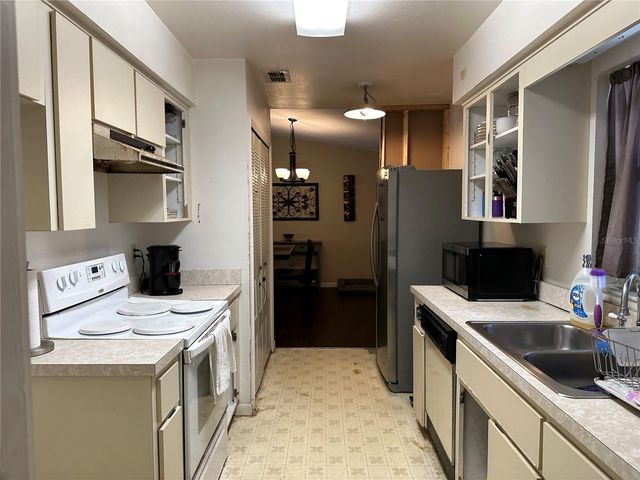 303 CRICKET HOLLOW LANE, Eustis, FL 32726