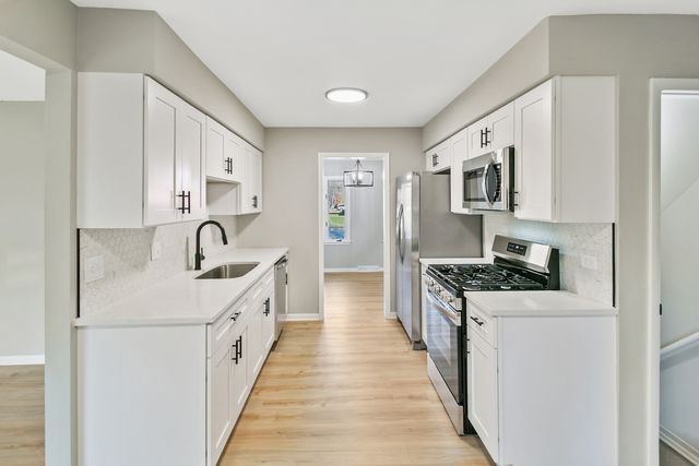 17001 Kimbark Avenue, South Holland, IL 60473