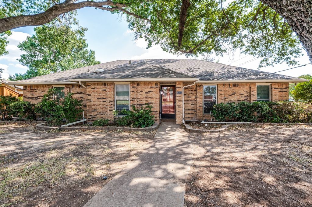 1900 Oakbluff Drive, Carrollton, TX 75007 — exterior