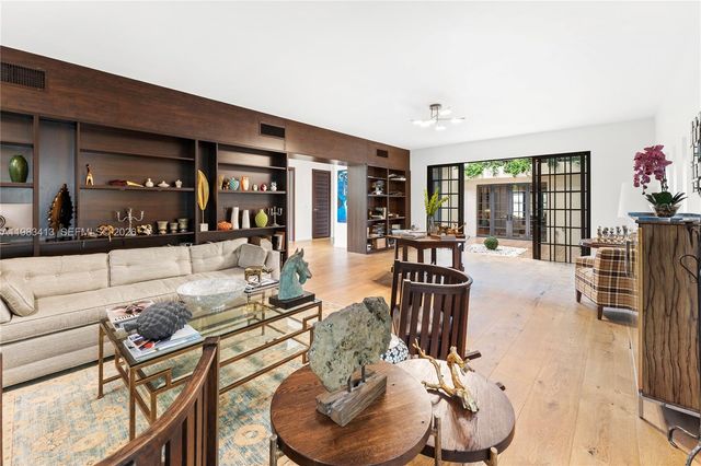 1277 N Venetian Way, Miami, FL 33139