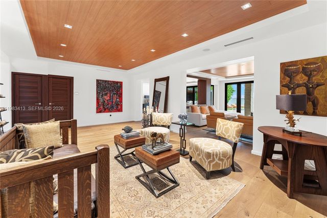 1277 N Venetian Way, Miami, FL 33139