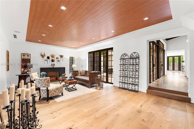 1277 N Venetian Way, Miami, FL 33139