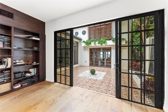 1277 N Venetian Way, Miami, FL 33139