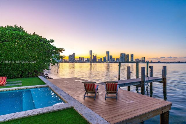 1277 N Venetian Way, Miami, FL 33139