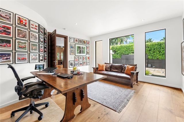 1277 N Venetian Way, Miami, FL 33139