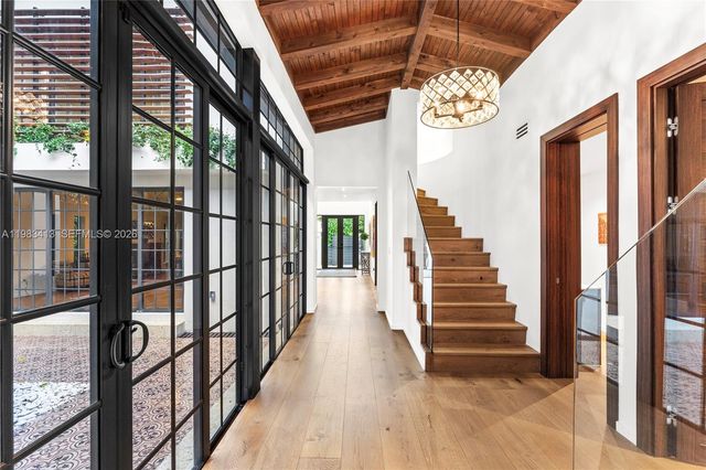 1277 N Venetian Way, Miami, FL 33139