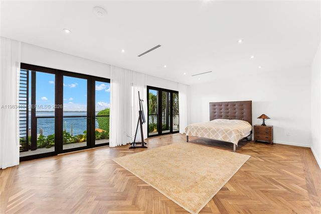 1277 N Venetian Way, Miami, FL 33139