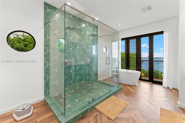 1277 N Venetian Way, Miami, FL 33139