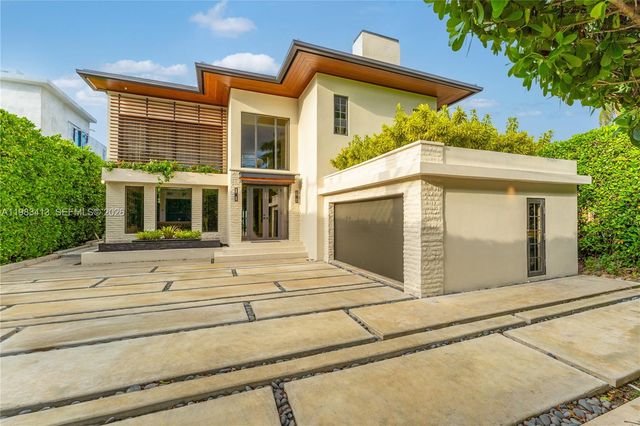 1277 N Venetian Way, Miami, FL 33139