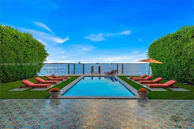 1277 N Venetian Way, Miami, FL 33139