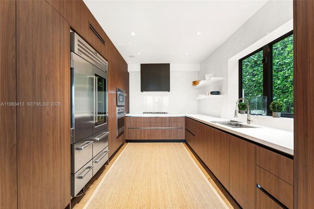 1277 N Venetian Way, Miami, FL 33139