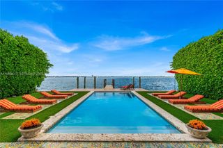 1277 N Venetian Way, Miami, FL 33139