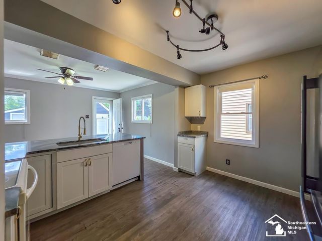 2910 Bailey Avenue, Lincoln Park, MI 48146