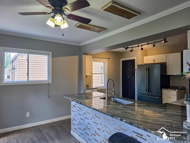 2910 Bailey Avenue, Lincoln Park, MI 48146
