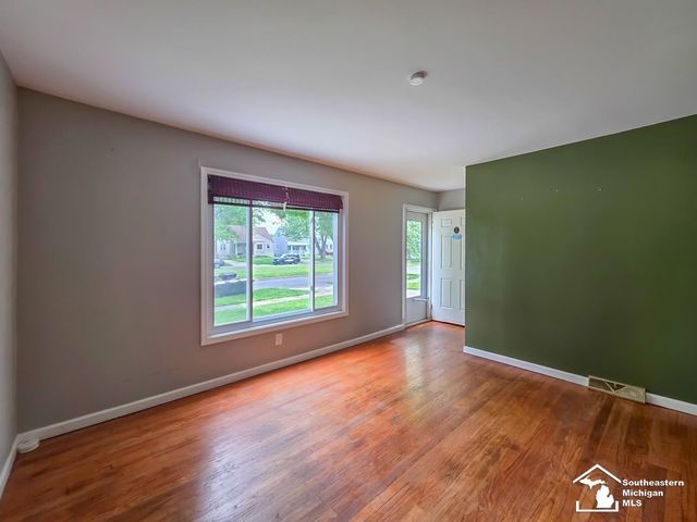 2910 Bailey Avenue, Lincoln Park, MI 48146