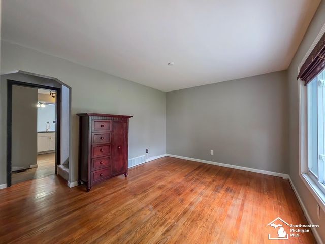 2910 Bailey Avenue, Lincoln Park, MI 48146