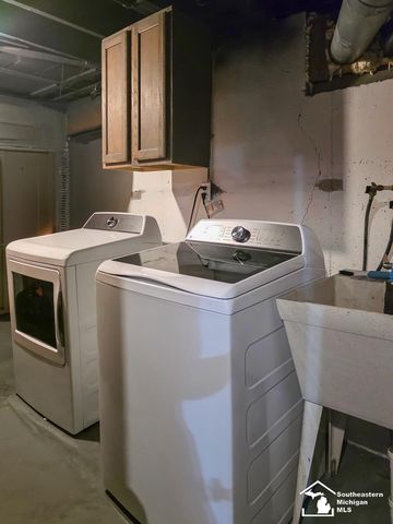 2910 Bailey Avenue, Lincoln Park, MI 48146