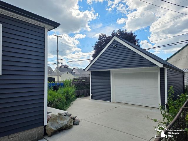2910 Bailey Avenue, Lincoln Park, MI 48146