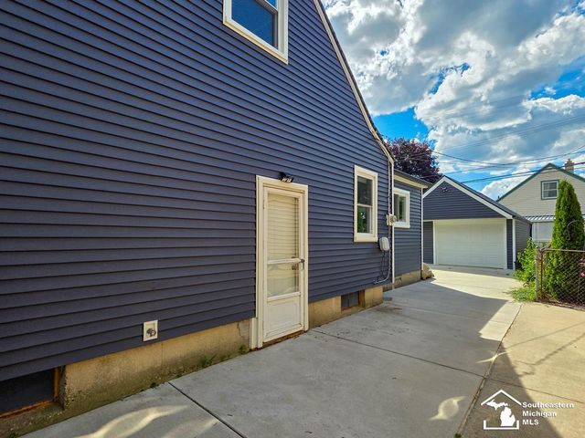 2910 Bailey Avenue, Lincoln Park, MI 48146