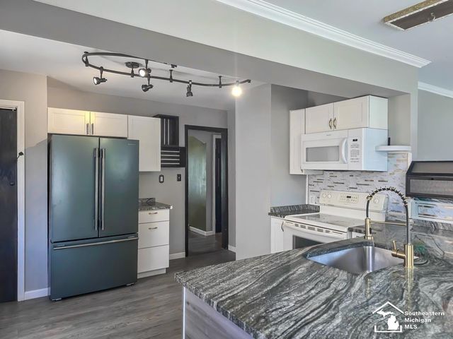 2910 Bailey Avenue, Lincoln Park, MI 48146