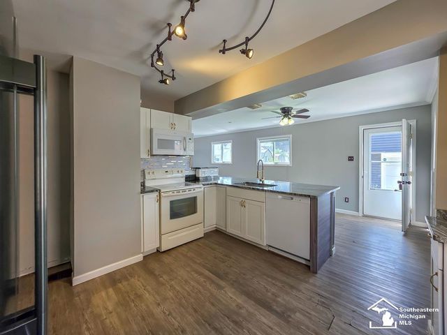 2910 Bailey Avenue, Lincoln Park, MI 48146