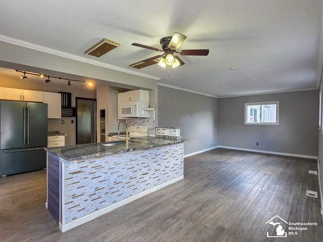 2910 Bailey Avenue, Lincoln Park, MI 48146