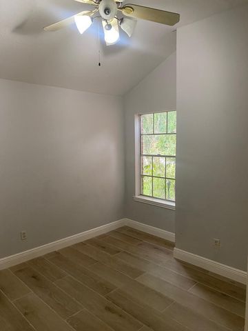 9339 Stonecreek Lane, Houston, TX 77036