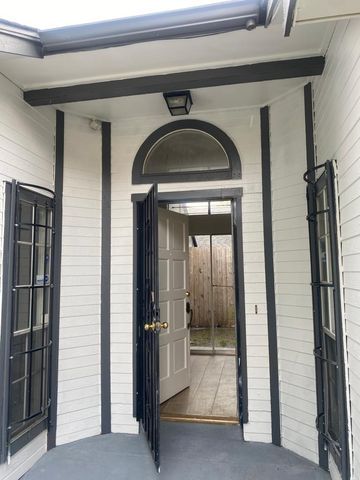 9339 Stonecreek Lane, Houston, TX 77036