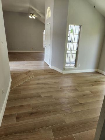 9339 Stonecreek Lane, Houston, TX 77036