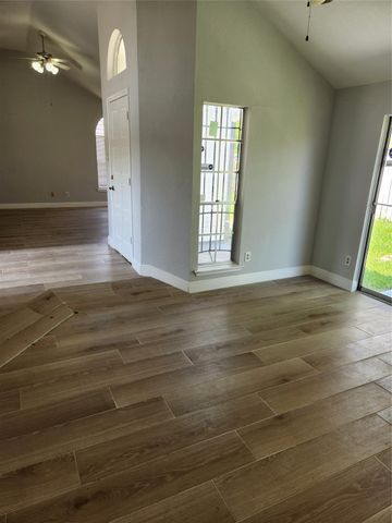 9339 Stonecreek Lane, Houston, TX 77036