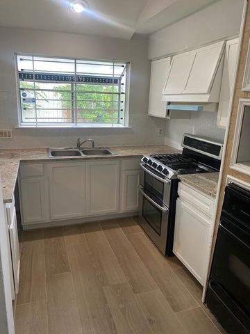 9339 Stonecreek Lane, Houston, TX 77036