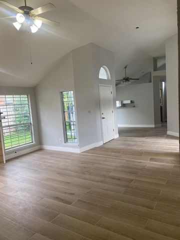 9339 Stonecreek Lane, Houston, TX 77036