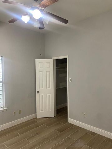 9339 Stonecreek Lane, Houston, TX 77036