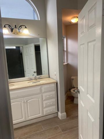 9339 Stonecreek Lane, Houston, TX 77036